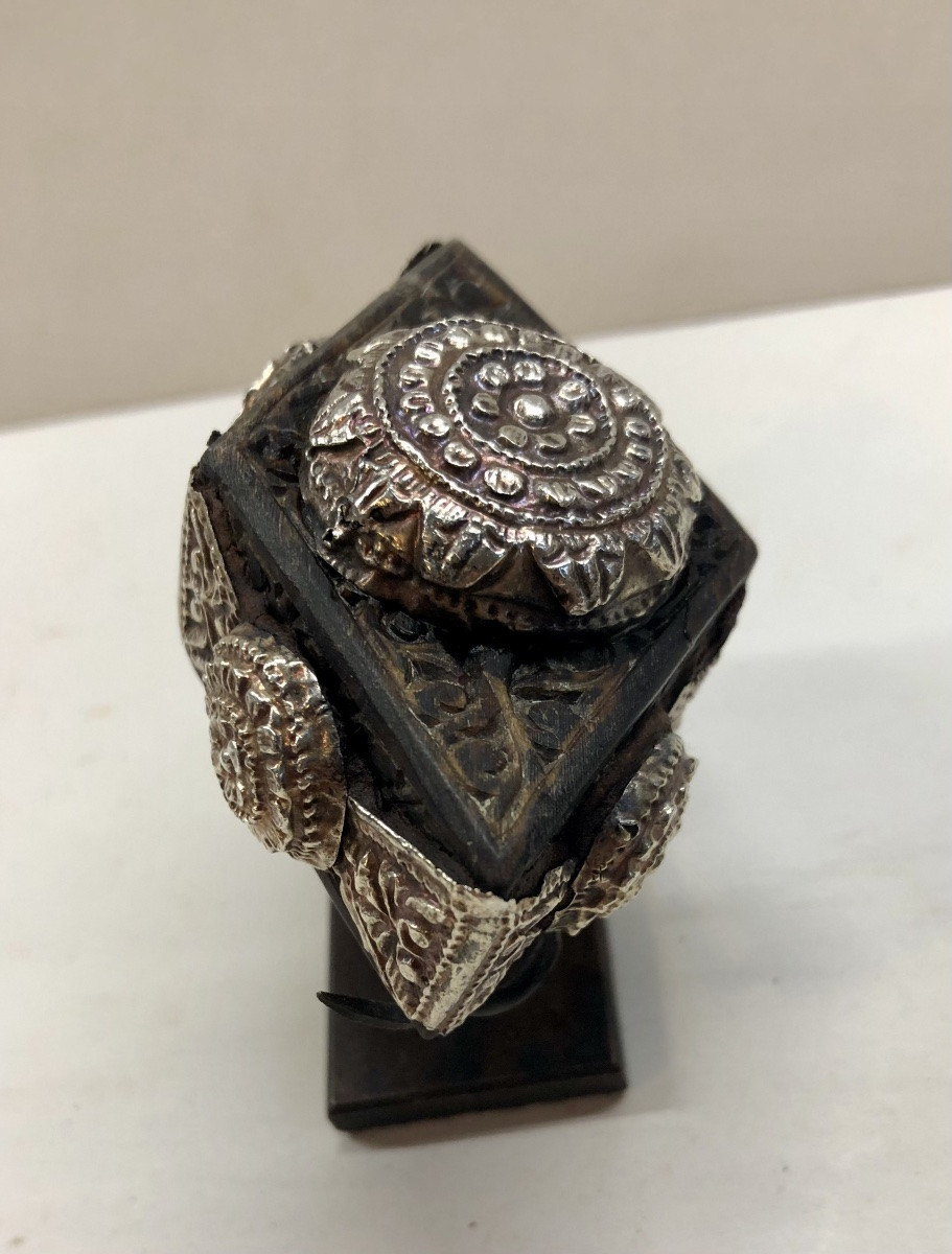 Horn And Silver Amulet In The Shape Of A Shuttle, Java, 19th Century-photo-5