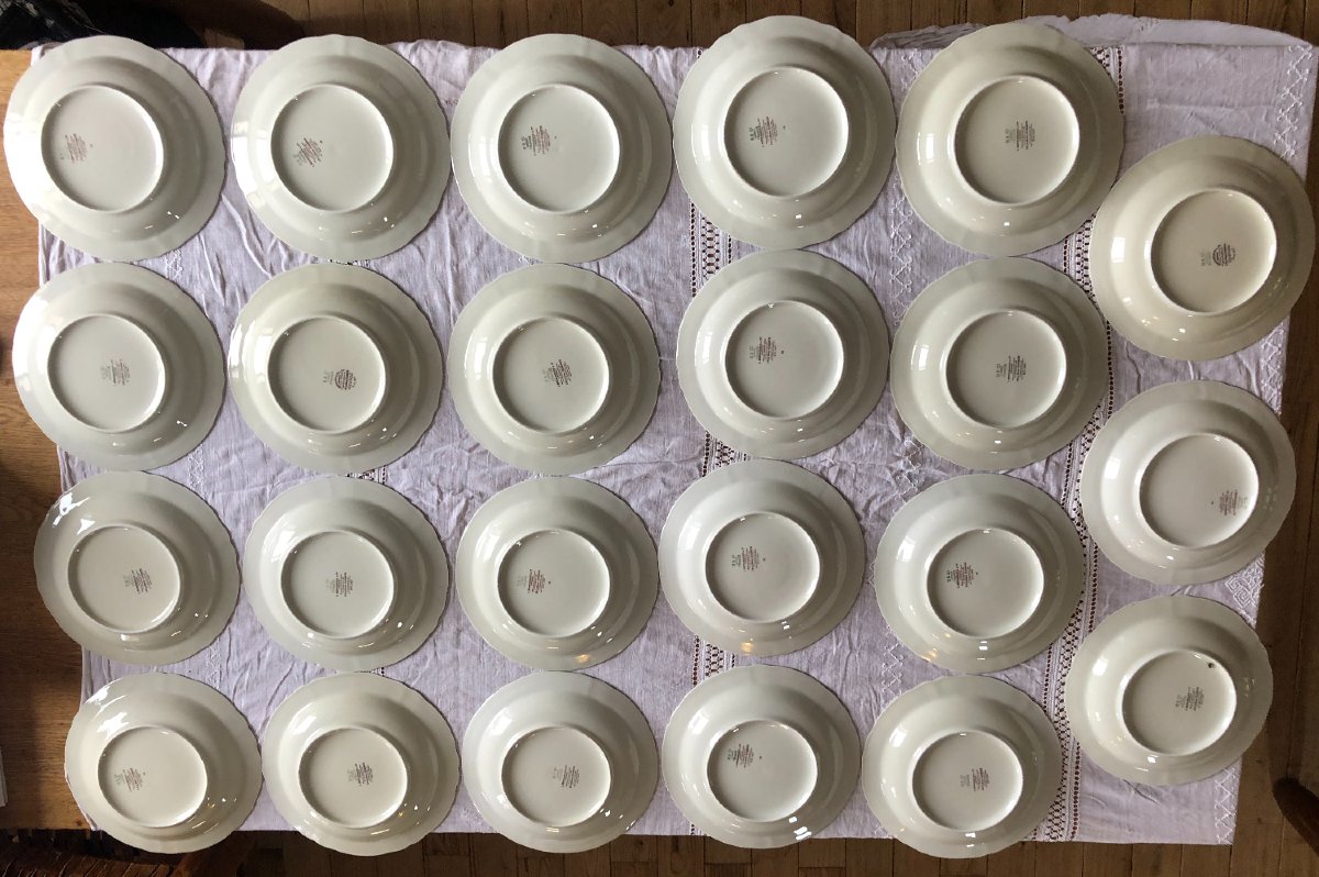 Services Porcelaine 60 pièces Bernaudaud Limoges pour la visite S.M Elizabeth II en 1957-photo-4