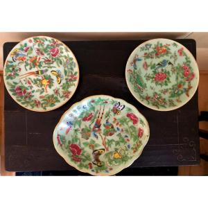 Ensemble de Plats Famille Rose sur Céladon Canton Chine XIX