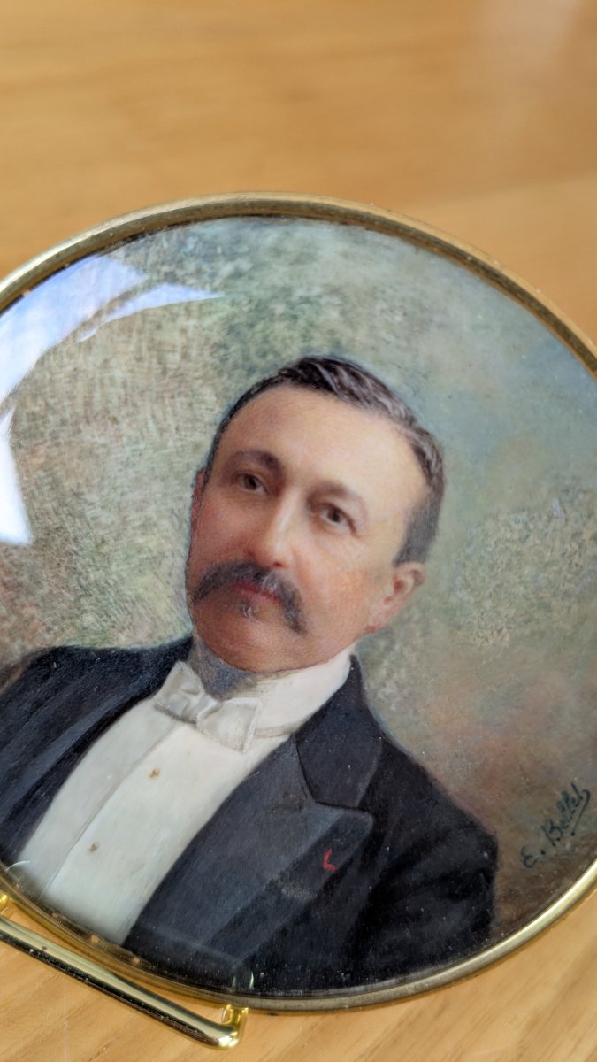 Paire de médaillons portraits sur ivoire, signés E. Bellet-photo-3
