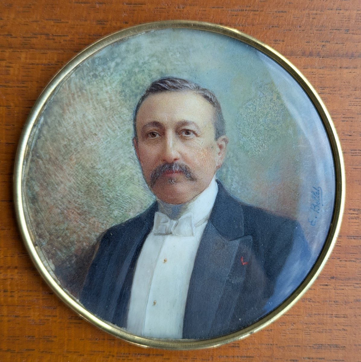 Paire de médaillons portraits sur ivoire, signés E. Bellet-photo-1