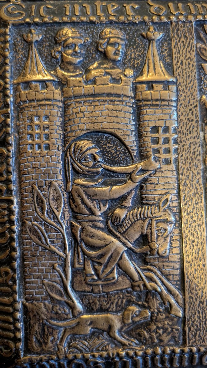 ■ Max Le Verrier (1891-1973) – Plaque murale en bronze « Chasse au Moyen Âge vers l'an 1340 »-photo-1