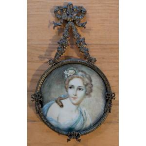 Médaillon peint sur ivoire, style Louis XVI - Portrait de jeune femme