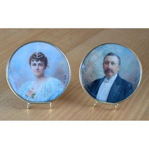 Paire de médaillons portraits sur ivoire, signés E. Bellet