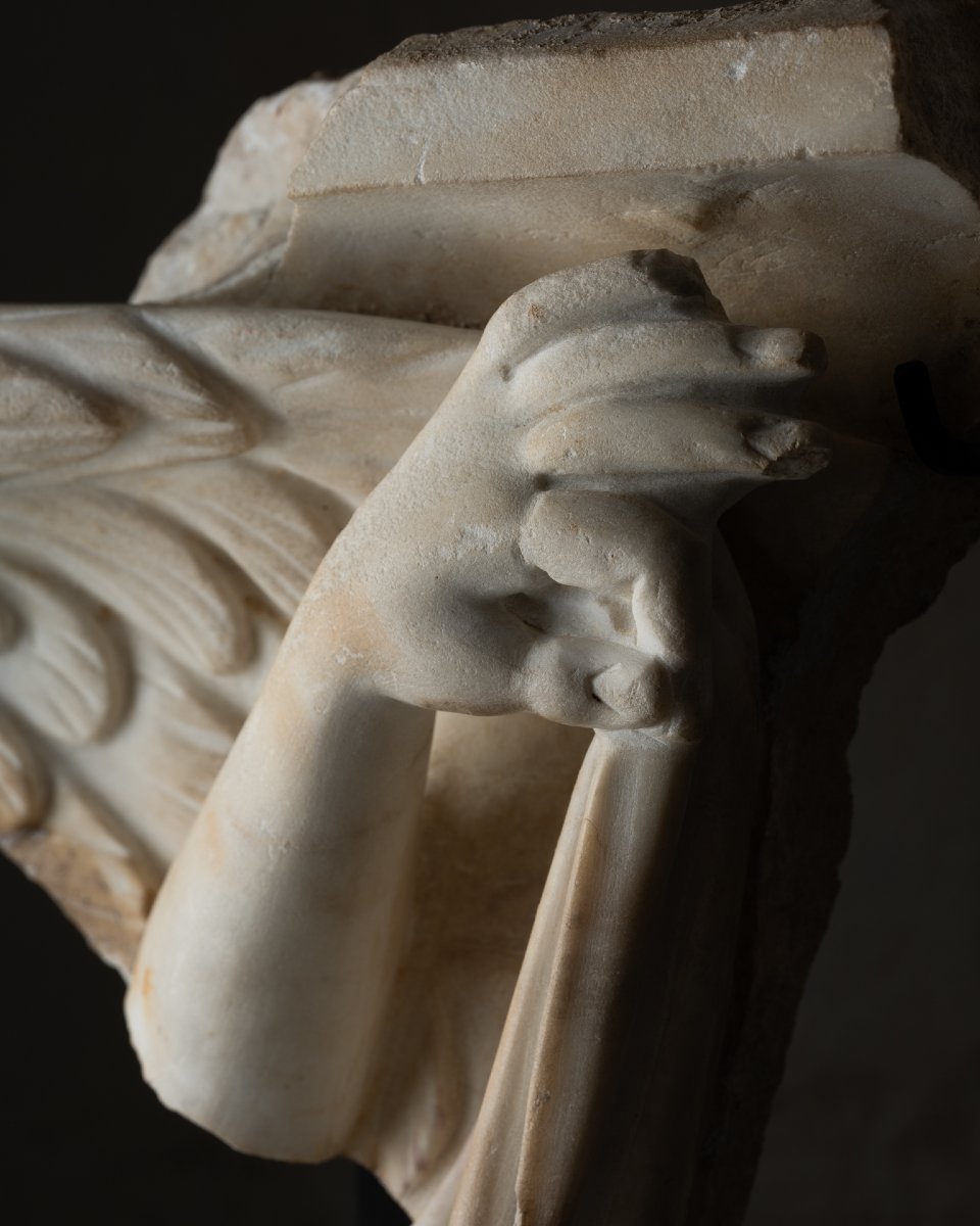 Fragment de relief représentant Nikè – Empire Romain – IIIe siècle-photo-1