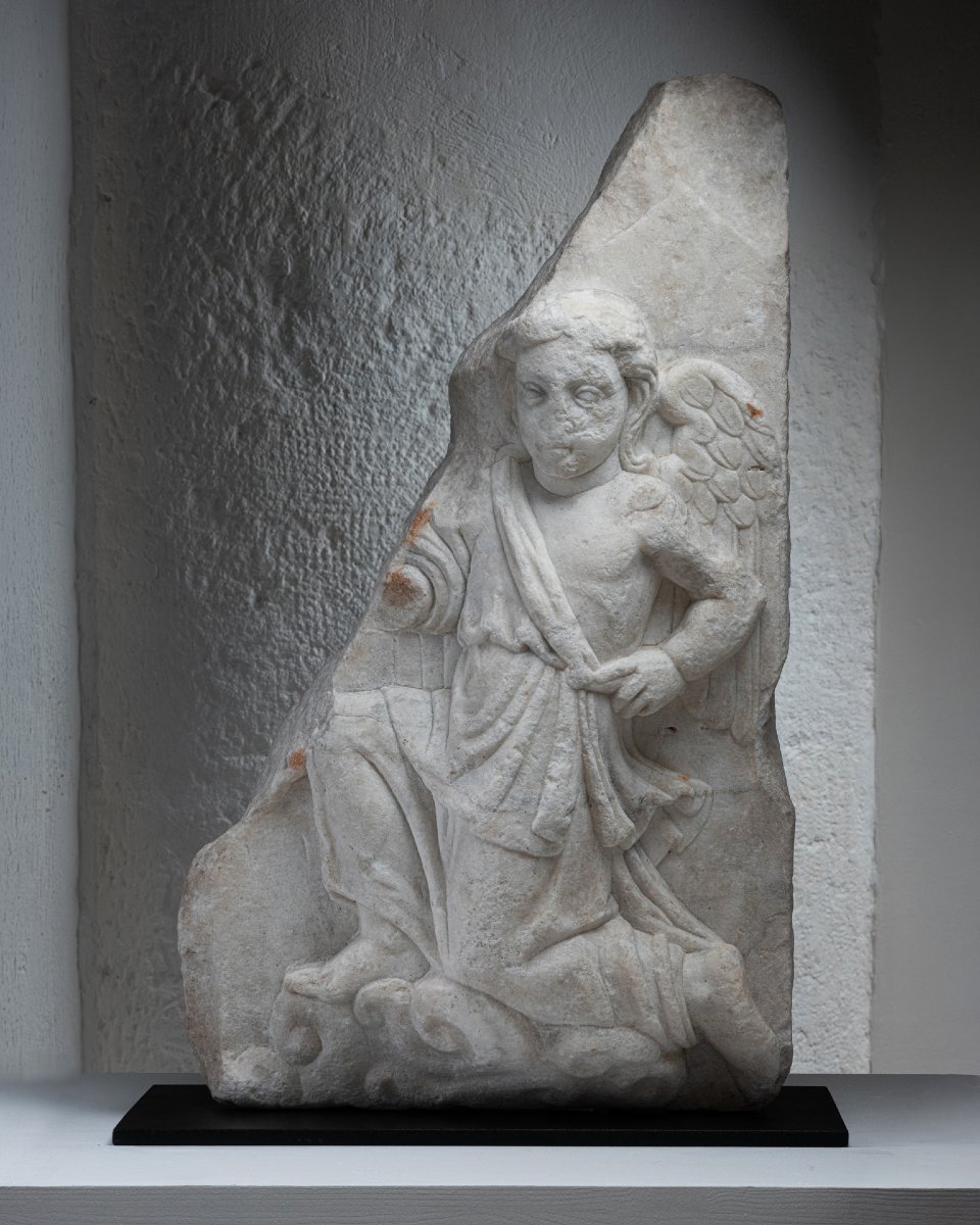 Fragment de relief en marbre représentant un génie ailé – Empire romain, II-IIIe siècle