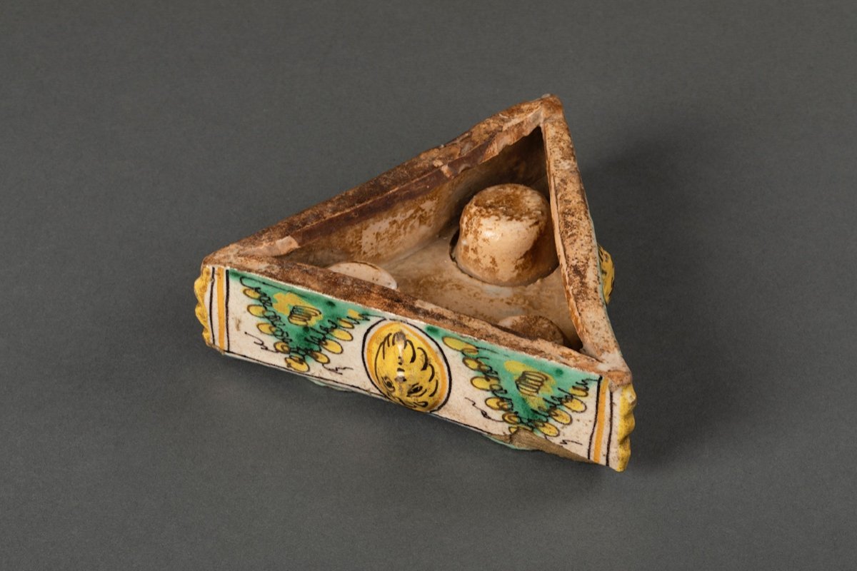 Talavera Earthenware Salt Shaker - Late 17th Century-photo-1