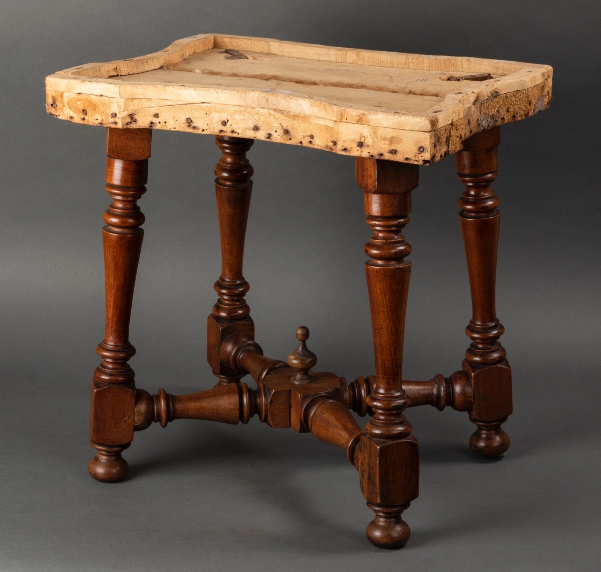 Pair Of Walnut Stools - Northern Italy - Second Half Of The 17th Century