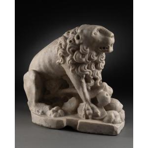 Lion, élément De Gisant En Marbre - France XIVe Siècle