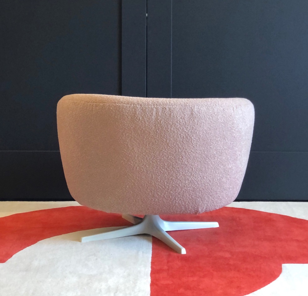 Grand fauteuil pivotant "Tarentella" des éditions Broderne Granstrands-photo-1