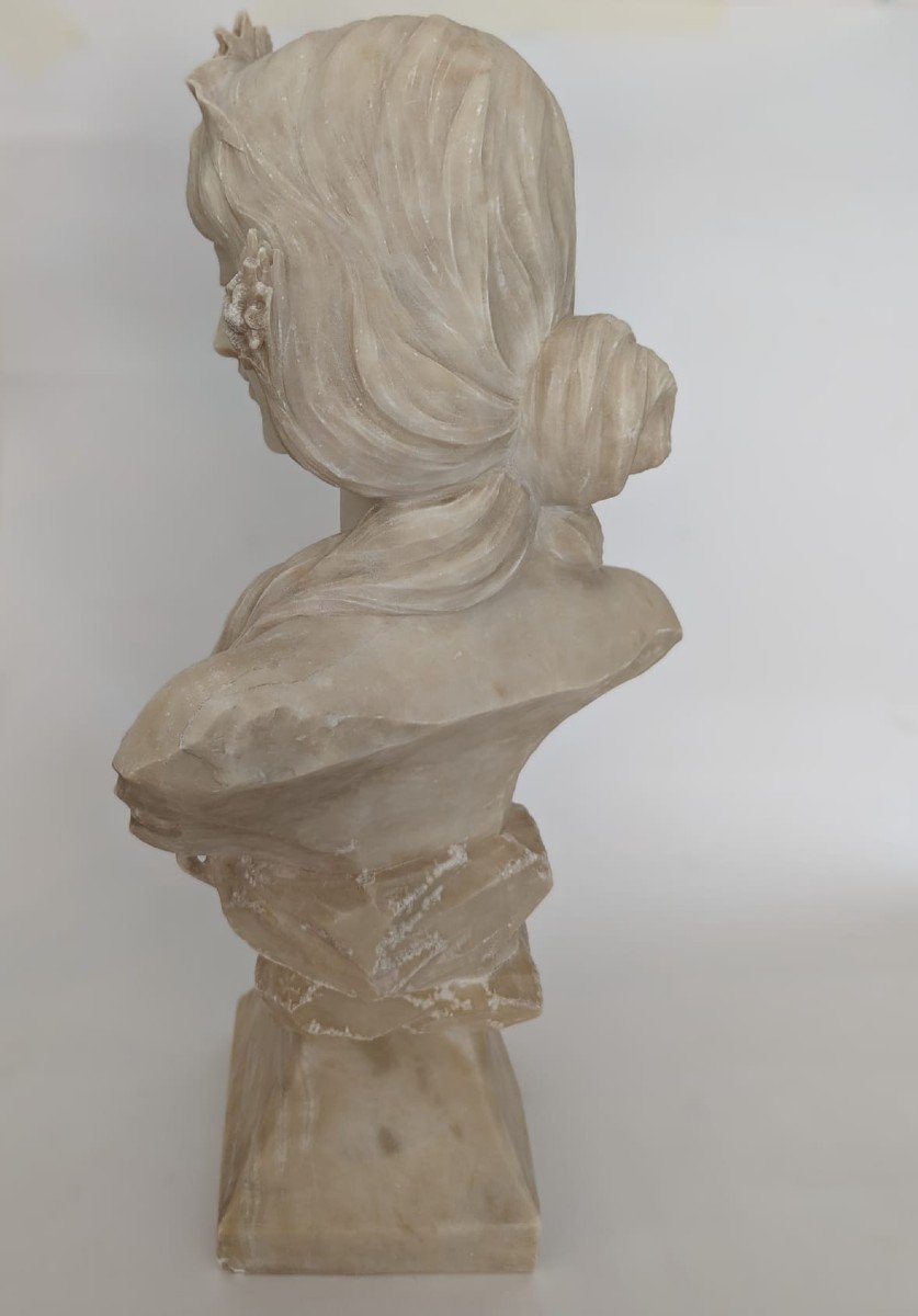 French School Around 1900, Bust Of A Woman With Edelweiss, Bust And Base In Alabaster -photo-4