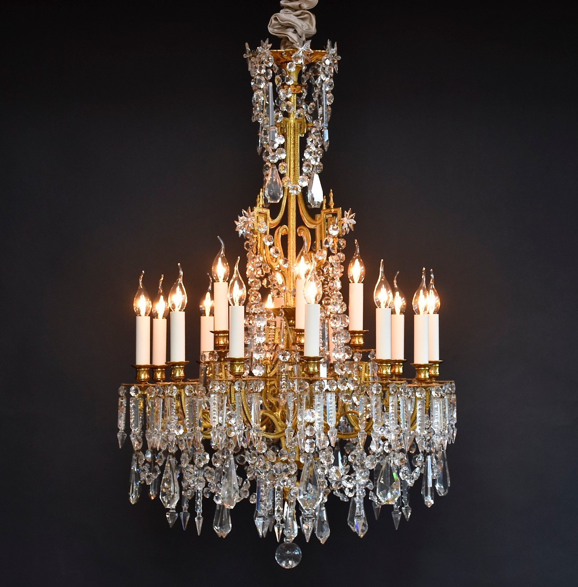 Lustre en cristal et bronze doré du XIXe siècle, style Louis XVI