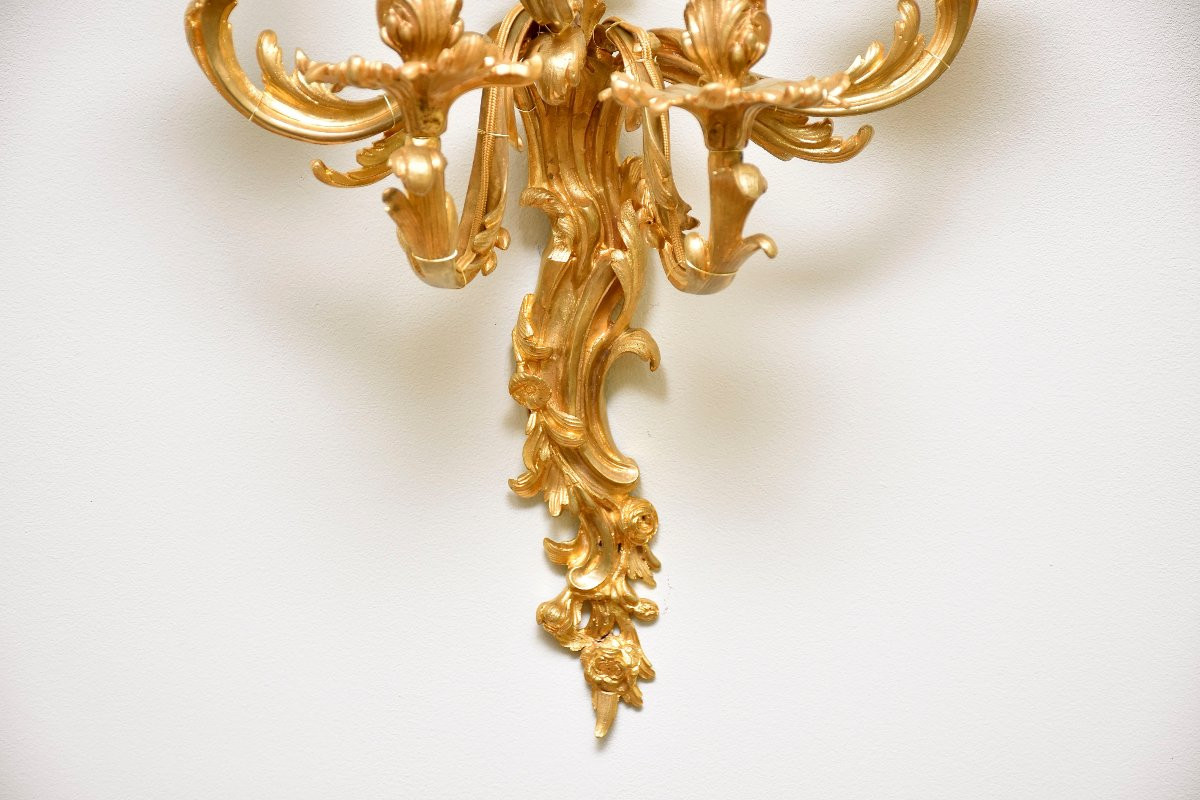 Grande paire d'appliques en bronze doré de style Louis XV, vers 1850-photo-2