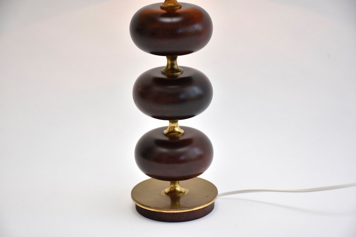 Lampe de table suédoise en laiton et hêtre, style milieu du siècle-photo-3