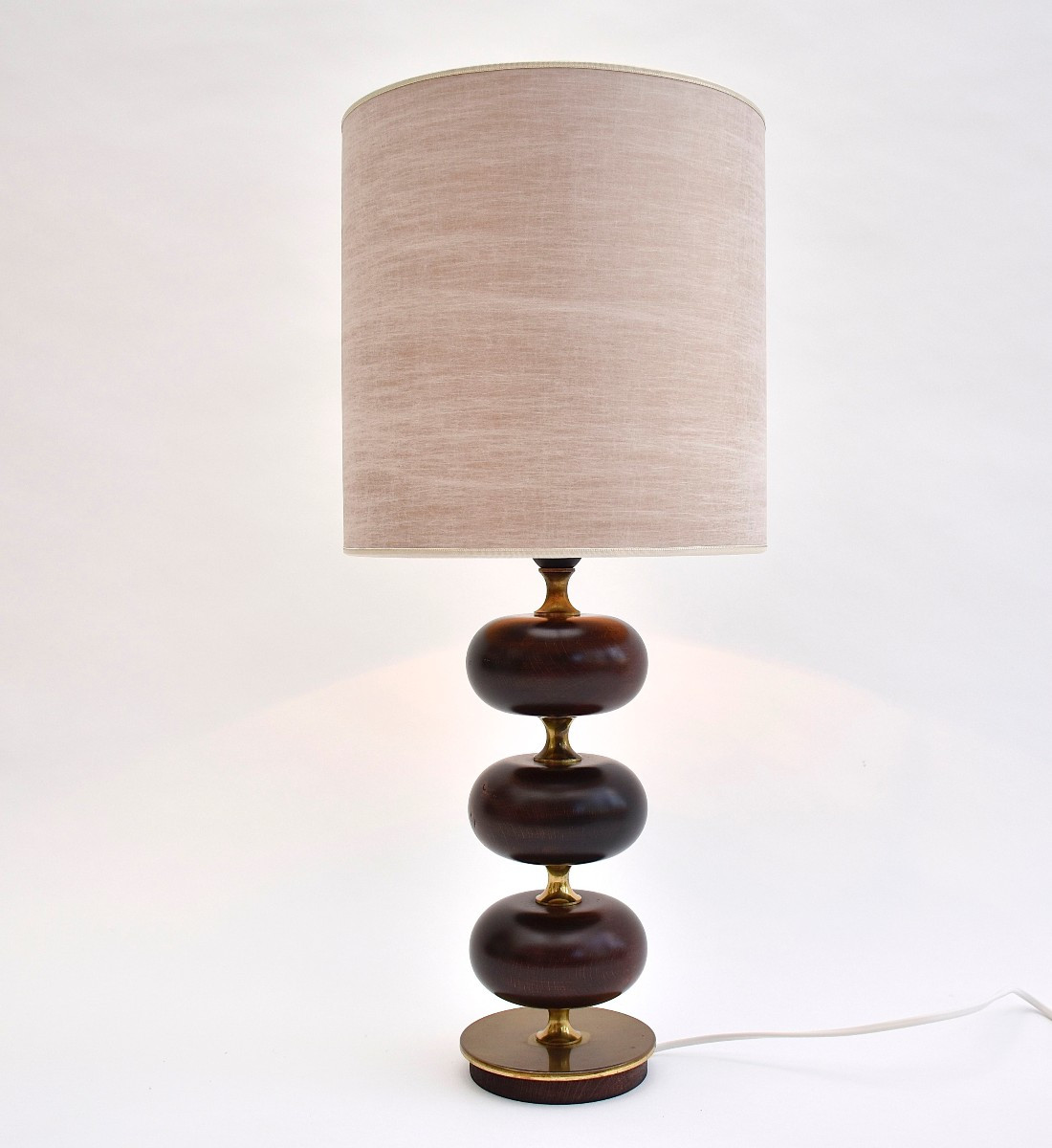Lampe de table suédoise en laiton et hêtre, style milieu du siècle
