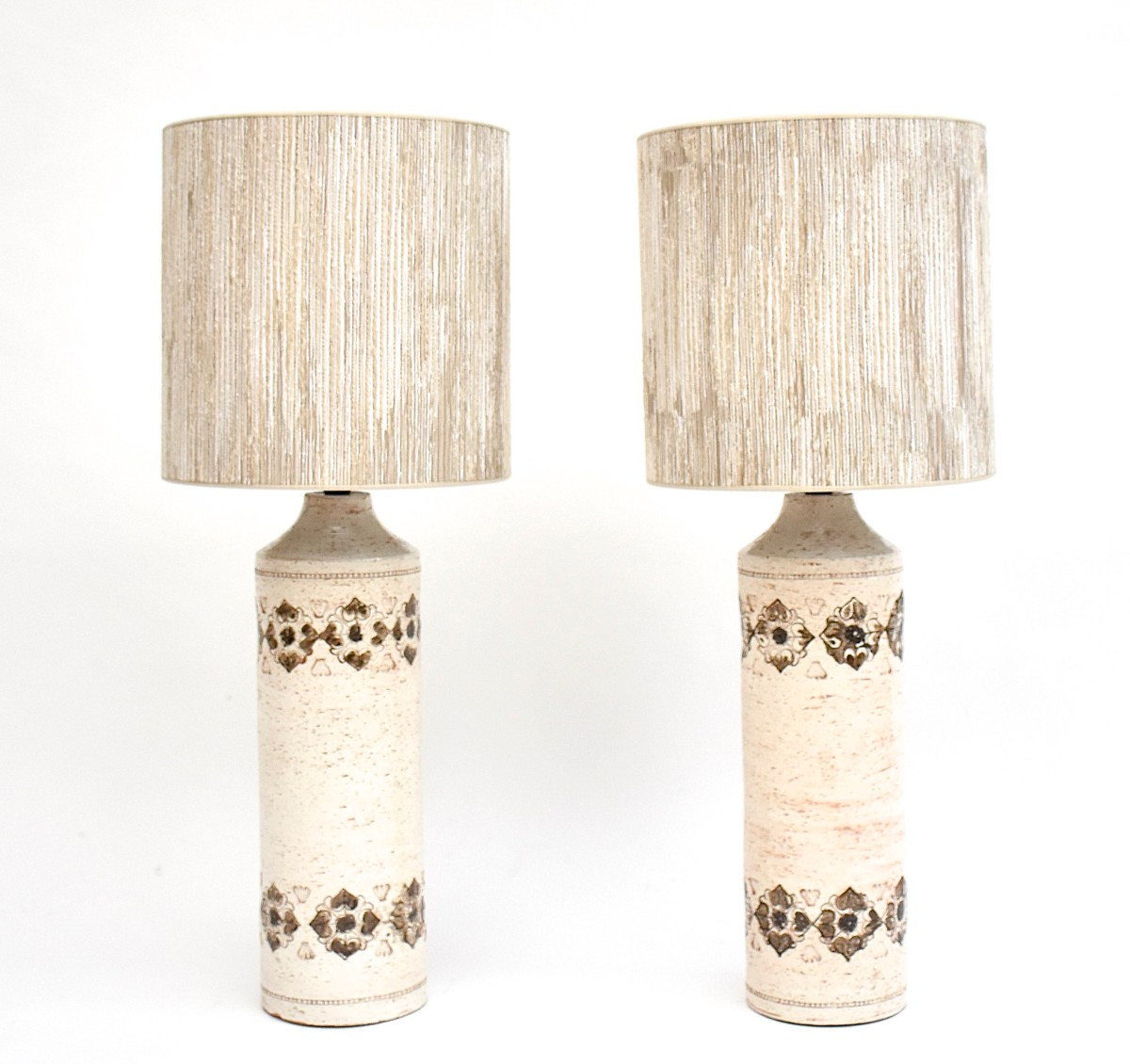 Grande paire de lampes de table en céramique blanche du milieu du siècle, signées Bitossi