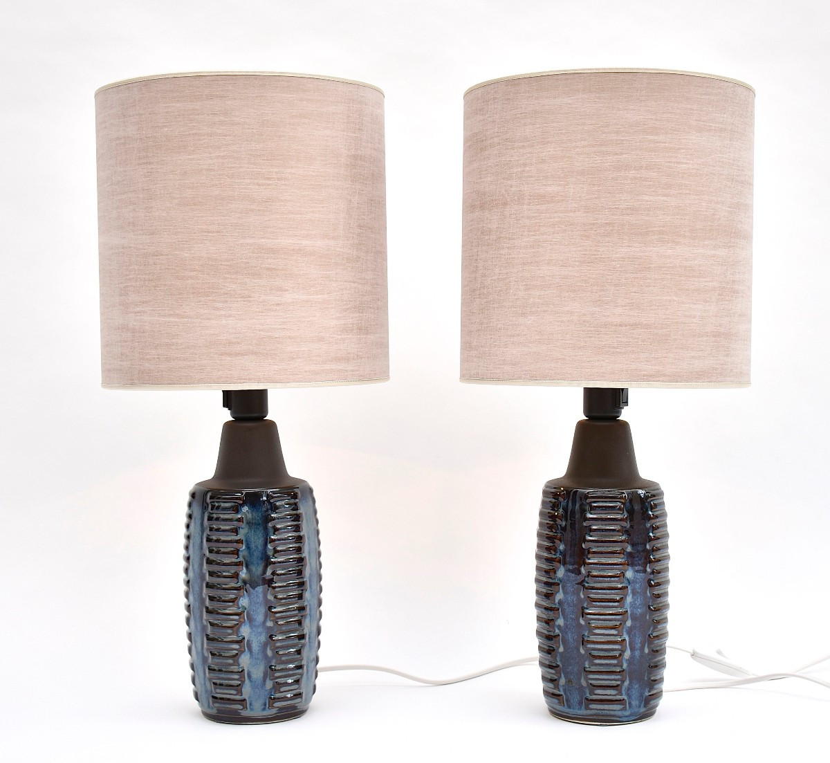 Paire de lampes de table en céramique bleue du milieu du siècle, signées Einar Johansen