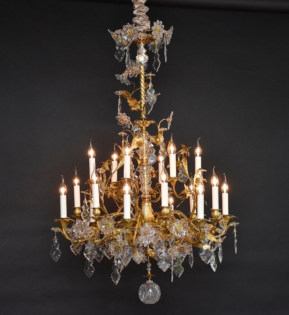  Late 19th-century Floral Chandelier In Gilded Bronze And Baccarat Crystal