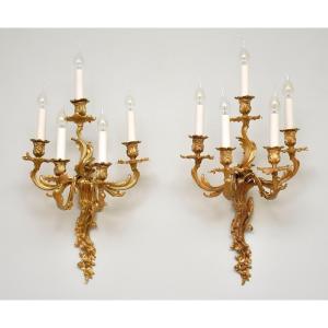 Grande paire d'appliques en bronze doré de style Louis XV, vers 1850