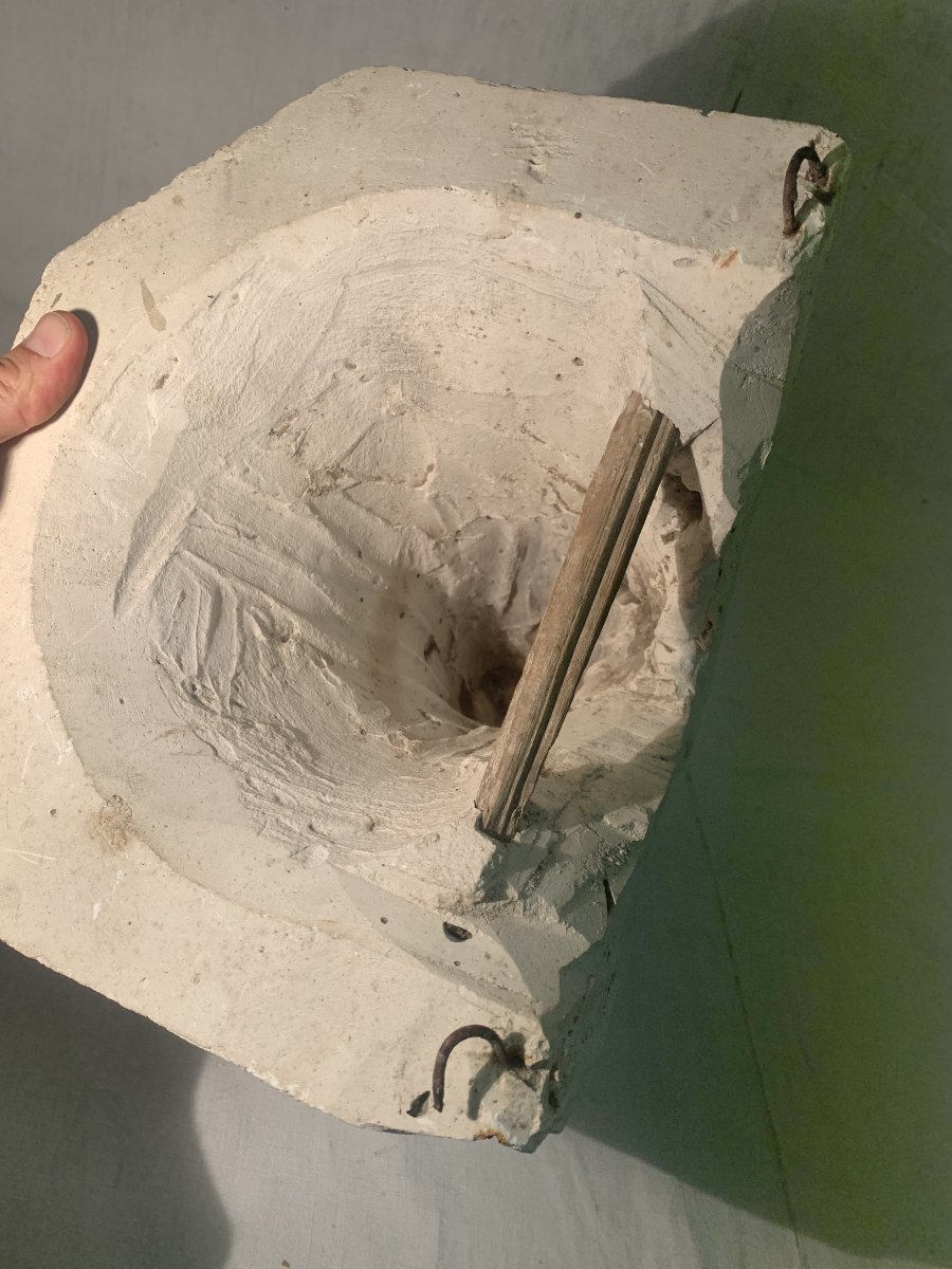 19th-century Corinthian Capital In Plaster-photo-1