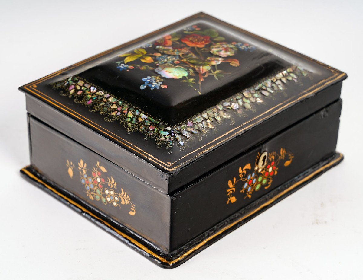 Pont-a-mousson.-coffret d'Epoque Napoléon III à Décor Floral Burgauté.circa 1850