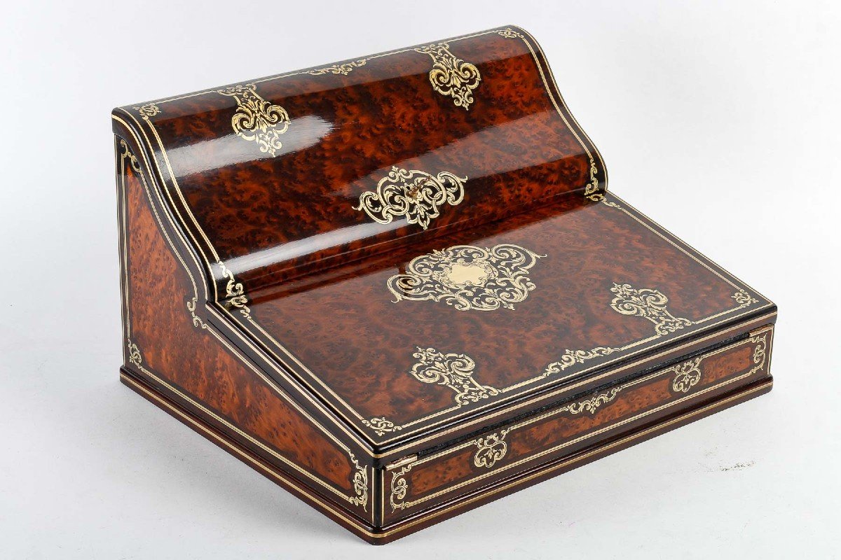 Tahan à Paris (1844-1882)-  Coffret-ecritoire En Bois Précieux Marqueté De Laiton Doré, 1860