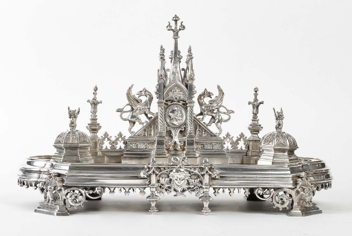 Delarue, à Paris- Ecritoire Néo-gothique En Bronze Argenté Aux Griffons. Circa 1880-photo-2