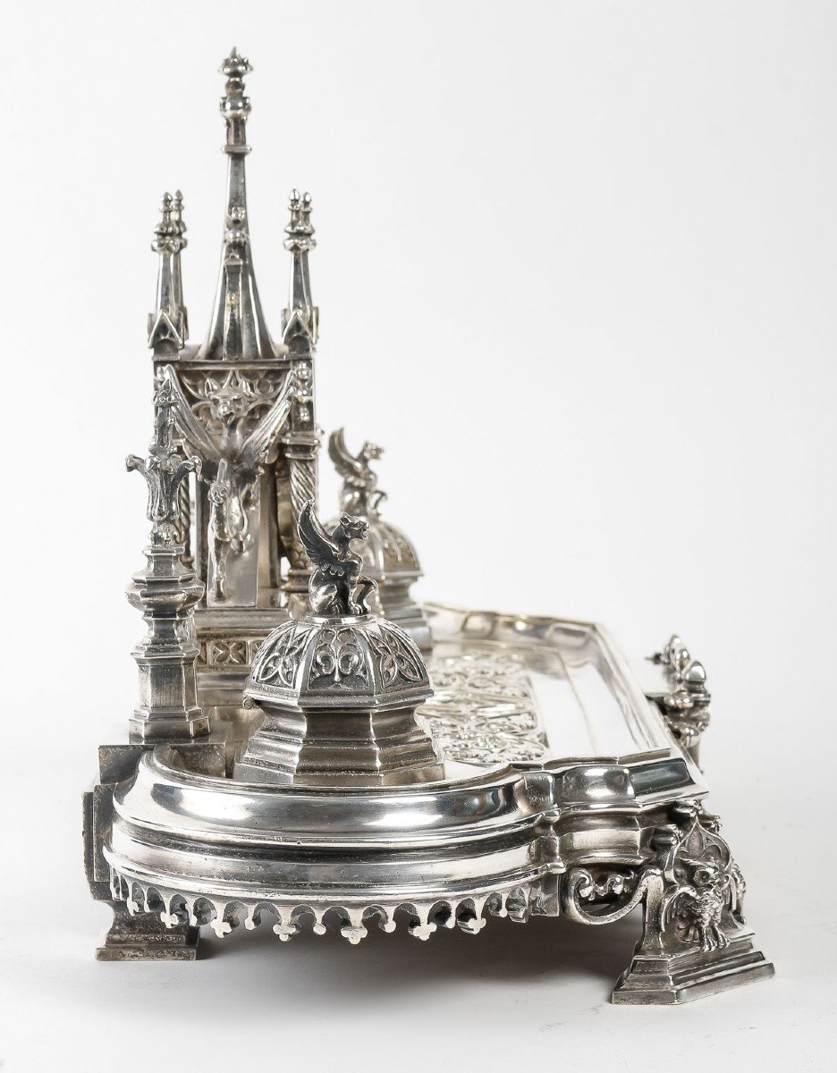 Delarue, à Paris- Ecritoire Néo-gothique En Bronze Argenté Aux Griffons. Circa 1880-photo-3