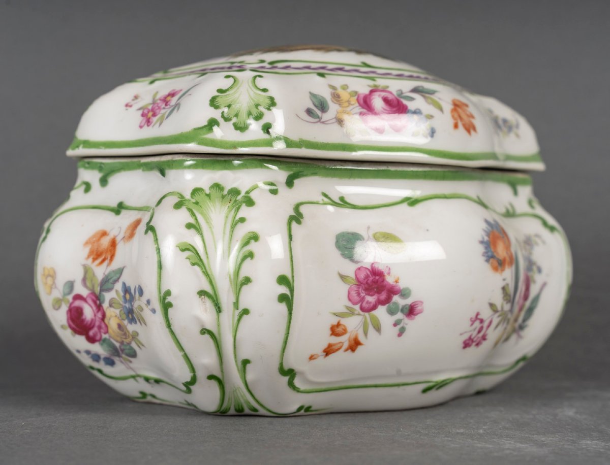 Porcelain Candy Box-photo-4