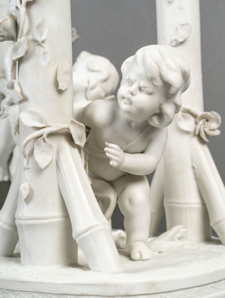 Enfantine Bacchanale-Centre de Table formant Tulipier en Biscuit,  1890 -photo-1