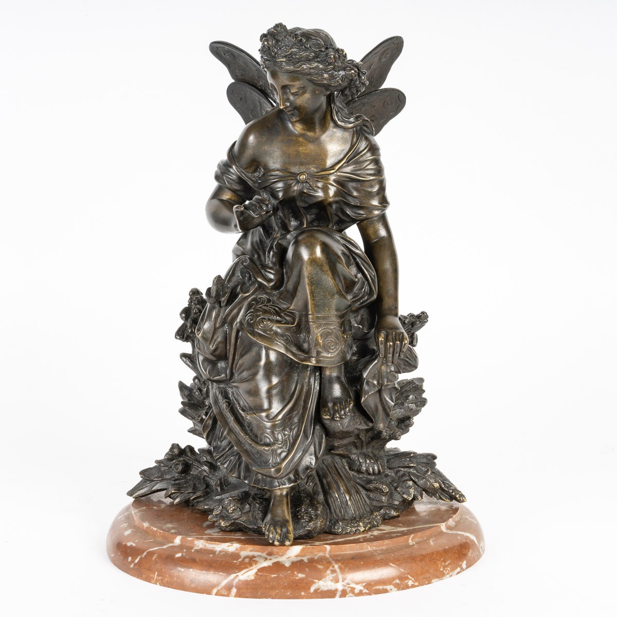 Jeune Femme au papillon ou Psyché -Statuette en bronze. Fin XVIII - début XIXe siècle