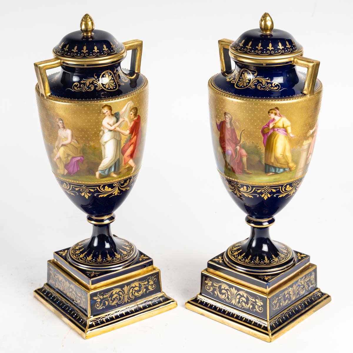 A.KAUFMANN (D'après)- Paire de Vases d'ornement en porcelaine de VIENNE. XIXe-photo-2