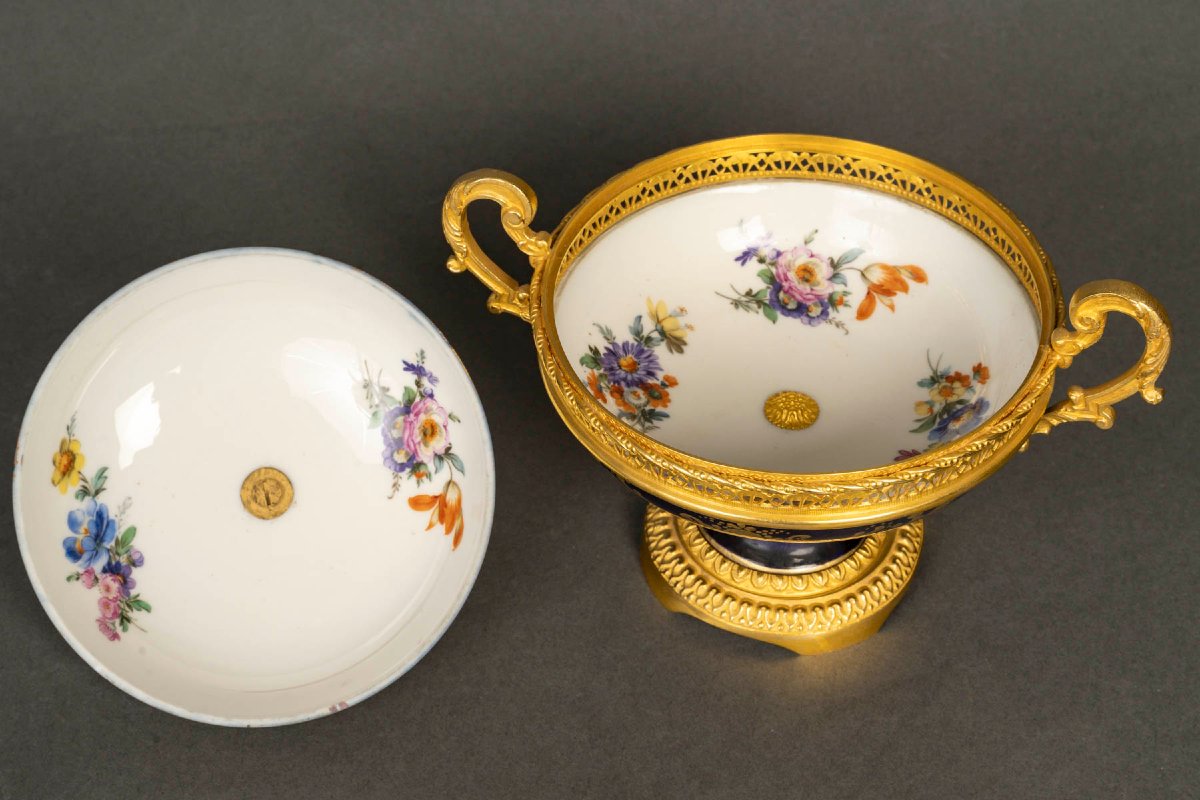Mounted Porcelain Potpourri With Painted Decoration Of Pastorales Galantes. Circa 1880-photo-3
