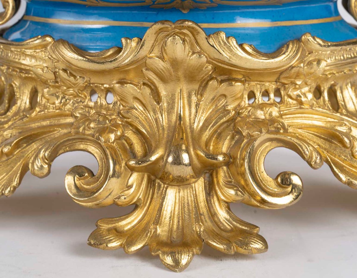 Grande coupe en porcelaine de Sèvres – XIXᵉ siècle, monture en bronze doré style Louis XV-photo-4