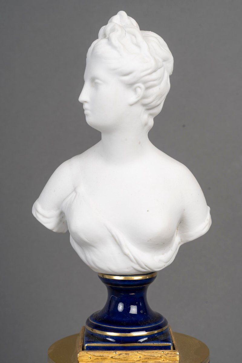 PENDULE EN EMAIL CLOISONNE ET BISCUIT DE PORCELAINE AU BUSTE DE DIANE, d'après HOUDON-photo-3