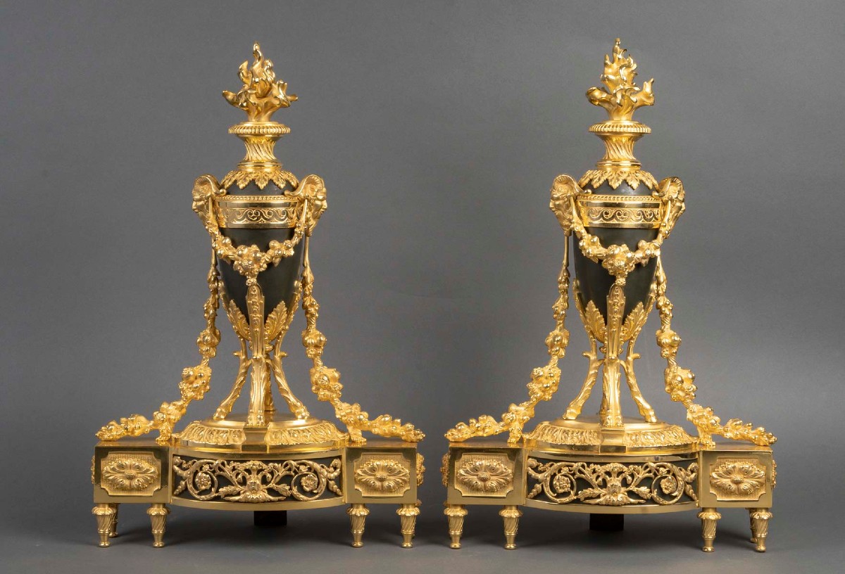 Paire de chenets en bronze doré Louis XVI