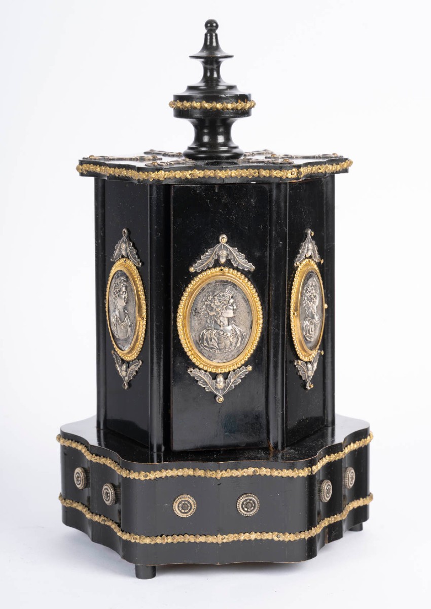 Caroussel à Cigares d'Epoque Napoléon III aux Camées, vers 1870.