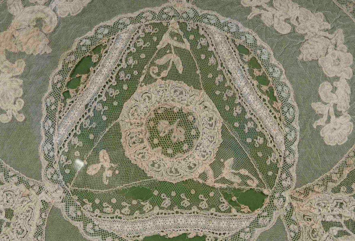 19th-century Lace Tondo Under Glass, In A Silver Frame-photo-2