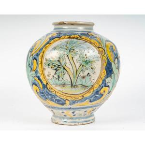 CALTAGINORE, SICILE-Vase en Majolique du XVIIe à décor floral dit "a fiori "