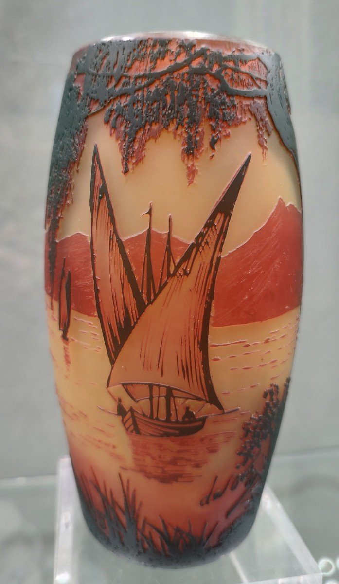 De Vez - Camille Trutie De Varreux (1872-1942) - Vase With Lake Landscape Against A Mountain Background.