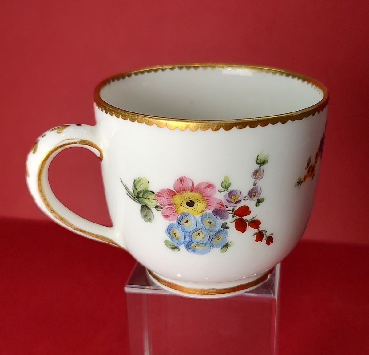 Manufacture De Sèvres - Tasse Et Une Soucoupe à Décor De Bouquets De Fleurs - XVIIIe Siècle.-photo-3