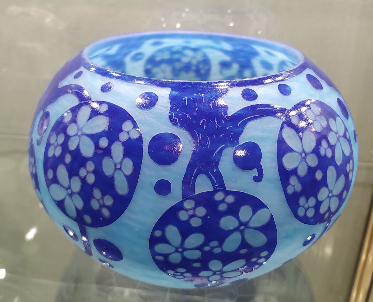 French Glass Circa 1923-1926 - Large Vase With “azurettes” Decoration.