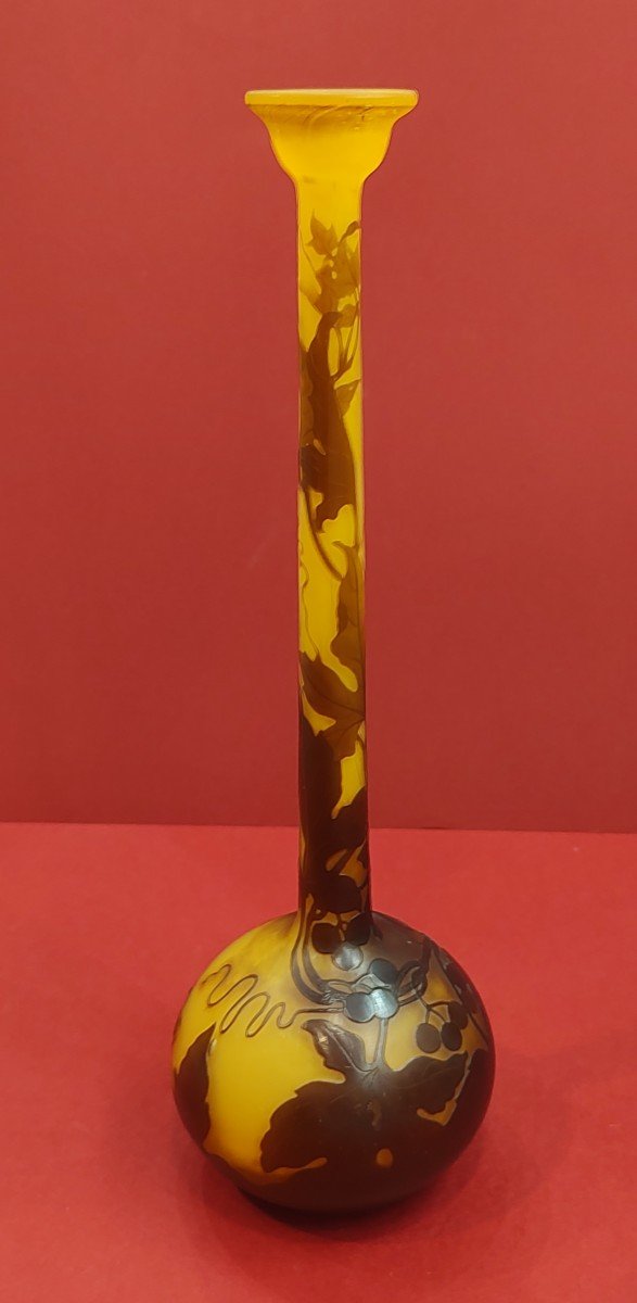 Etablissements Gallé (1904 - 1936) - Soliflore Vase With Berry And Foliage Decor