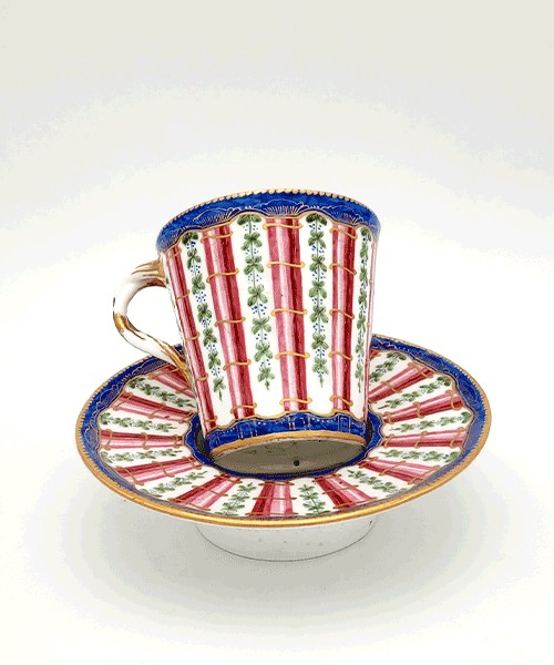 Sèvres - 18th Century - Sunken Goblet And Its Saucer Decorated With Vertical Pink Bands.
