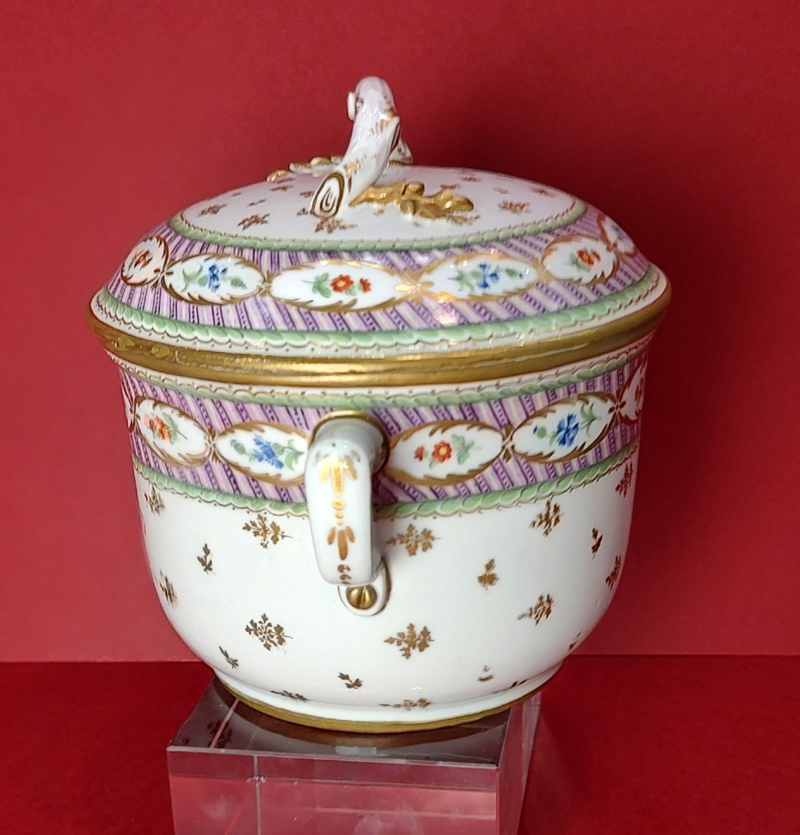 Manufacture à La Reine - 18th Century - Large Covered Pot With Flower Decoration.-photo-2