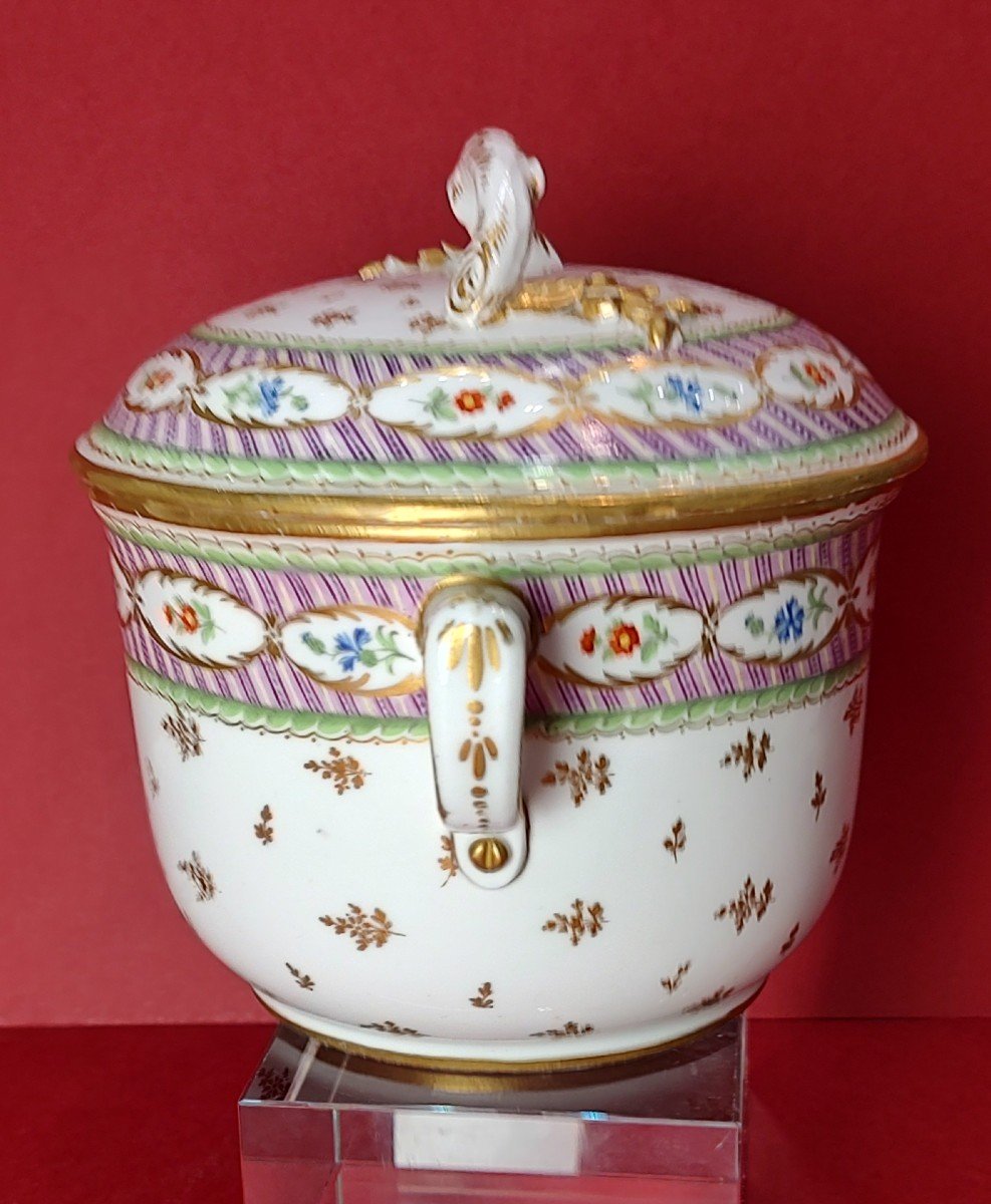 Manufacture à La Reine - 18th Century - Large Covered Pot With Flower Decoration.-photo-4