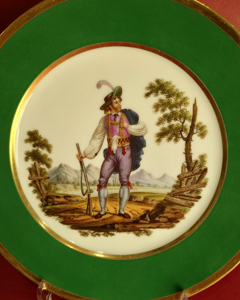 Manufacture De Nast - Paris - Empire Period - Plate With A Decoration Of A Standing Swiss Hunter.-photo-2