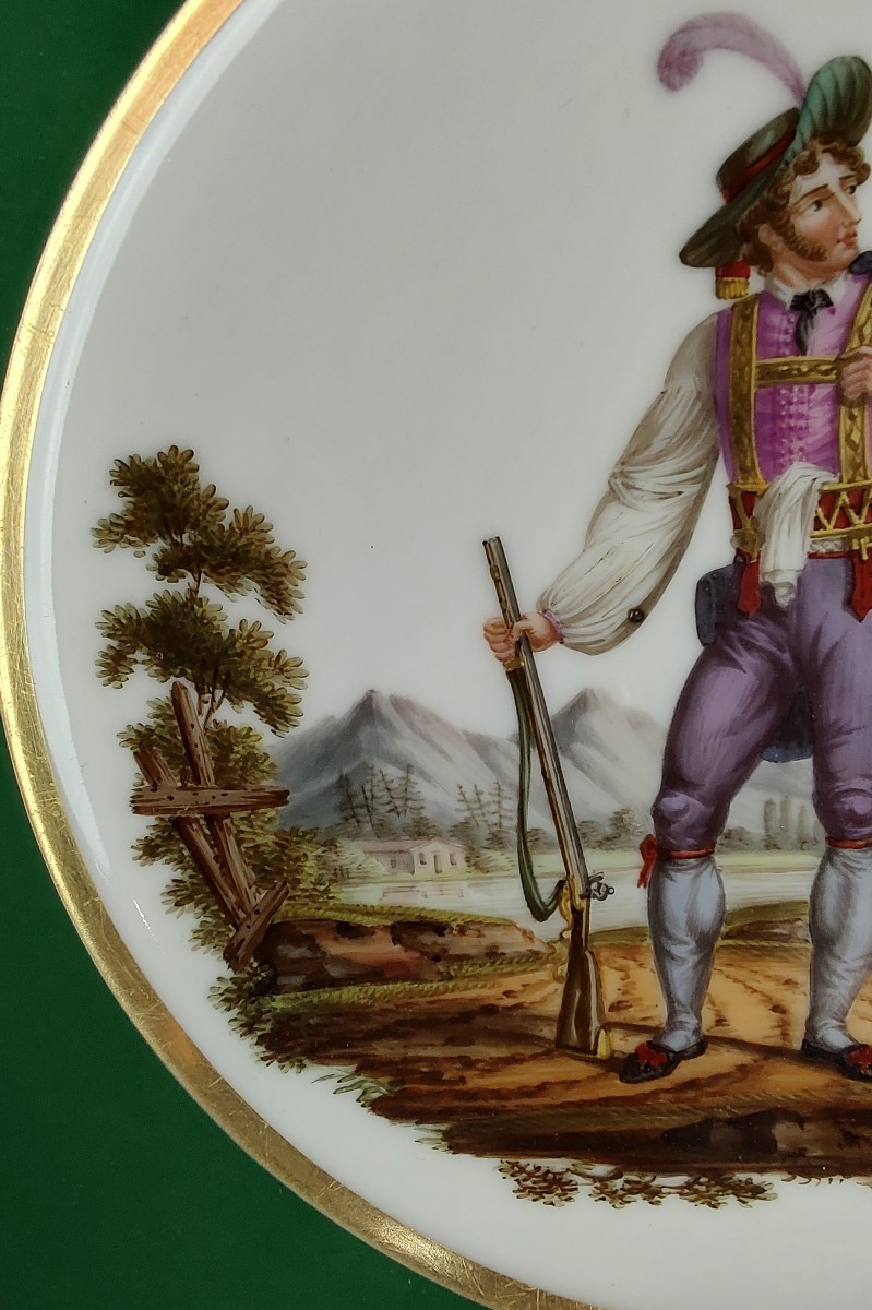 Manufacture De Nast - Paris - Empire Period - Plate With A Decoration Of A Standing Swiss Hunter.-photo-4
