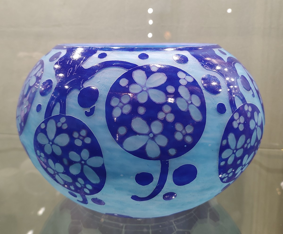 Le Verre Français - Schneider - Grand vase en sphère aplatie à décor "Azurettes".-photo-2