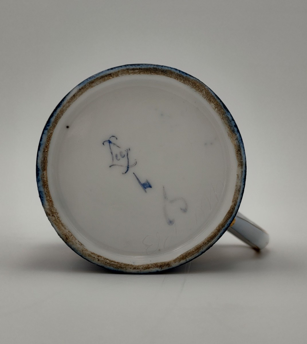 Manufacture Royale de Sèvres - XVIIIe siècle - Tasse et sa soucoupe à décor de paysages.-photo-7